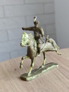 Figurki żołnierzyki złoty na koniu 