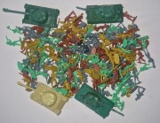 Żołnierzyki plastikowe 2.5 cm - zestaw 190 szt. + 4 pojazdy