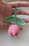 Brelok z tulipanem na szydełku handmade 