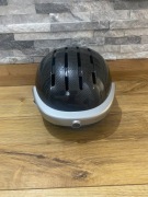 KASK Z PRZEDNIĄ KAMERĄ I GŁOŚNIKIEM BLUETOOTH 