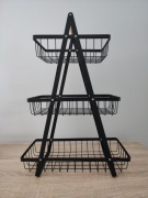 Duży trzypoziomowy metalowy kosz na owoce i warzywa