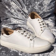 BIAŁE BUTY ZE SKÓRKĄ WĘŻA