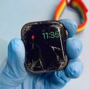 Apple Watch 4/5/SE/6/7 - wymiana zbitej szybki - Serwis Gdynia