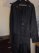 Strój karnawałowy gotycki długi czarny frak guziki złote bal Halloween r.XL