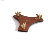 Drewniany statyw adapter. Drewniany aparat.