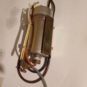 Podgrzewacz wody do unitu stomatologicznego.