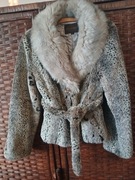 Futrzana kurtka z paskiem w rozmiarze L.