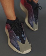 Adidas Yeezy 700 V3 (45 1/3)