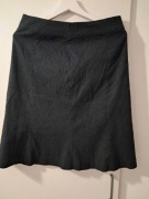 Czarna lekko rozkloszowana spódnica H&M 38