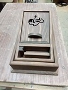 Drewniany automatyczny dyspenser na papierosy