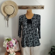 Bluzka damska czarno-biała w kwiaty, rozmiar 40