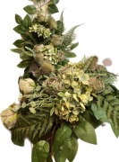 Kompozycja nagrobna, kwiaty na cmentarz, stroiki.