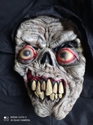 Maska. Wampir z zębami.