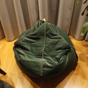 Pufa firmy INSPIRIUM welur zielony.