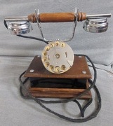 Stary telefon stacjonarny Kniaź