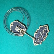 Masywny gong do skrzyni zegara