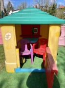 Domek ogrodowy dla dzieci Chicco z telefonem, ze stolikiem i krzesłami