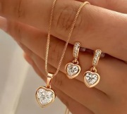 Komplet biżuterii kryształowy naszyjnik wisiorek kolczyki + pudełko KPL54