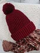 Czapka  na jesień i zimę. Ręcznie wykonana. Kolor bordowy- wiśniowy.