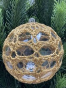 Bombka szydełkowa - rękodzieło-kolor złoty