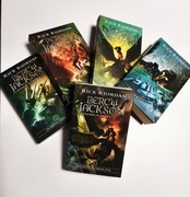 Pięć tomów bestsellerowej serii Percy Jackson i Bogowie Olimpijscy