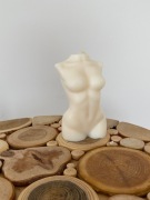 Świeca - tors kobiety 