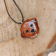 Wisior rzeźbiony piesek maltańczyk