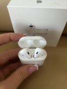 Apple AirPods 2 generacji , 100% sprawne, stan bardzo dobry Oryginał