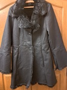 Płaszczyk czarny na futerku 