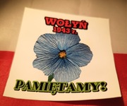 naklejka "WOŁYŃ 1943 r. PAMIĘTAMY!" 10 sztuk, 8x8 cm, na białym tle