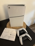 PS5 Slim 1TB + 2 pady DualSense + The Last of Us II Remastered