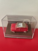 Zegarek kolekcjonerski i model samochodu Mini Cooper czerwony