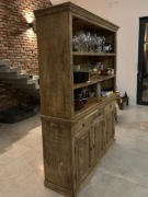 Komoda z drewna Mango firmy Belbazaar  