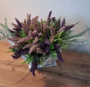 Stroik cmentarz pomnik kwiaty kompozycja wrzos 