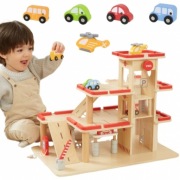 Drewniany Parking dla Samochodzików z Windą