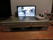 Nagrywarka DVD/VHS FUNAI z nowym pilotem.