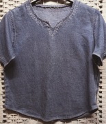 161. Dżinsowa bluzka z krótkim rękawem i haftem.Rozm.M/L