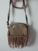 Torebka listonoszka z frędzlami 