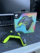 PDP Xbox Series Pad przewodowy Electric Carbon