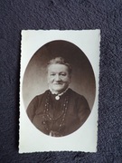 PORTRET STARSZEJ KOBIETY STUDIO FOTOGRAFICZNE BRUKSELA BELGIA