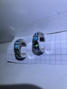 kolczyki DYRBERG / KERN koloru srebrnego zielone niebieskie turkusowe oczka