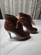 Piękne skórzane brązowe botki na obcasie Kazar