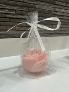 ŚWIECA OZDOBNA W KSZTAŁCIE RÓŻY - RÓŻOWA