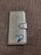 Brokatowe etui na telefon