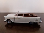 Model retro 1:32 kabriolet kremowy
