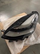 Lampa lewa przód Tesla Model 3 1077375-00-C
