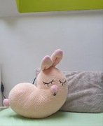 królik na szydełku, poduszka maskotka