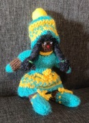 MASKOTKA  WYKONANA  Z WEŁNY WYSOKOŚĆ ok.20 cm / nr. 6 /