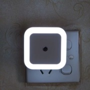 Oświetlenie nocne LED lampka nocna z czujnikiem zmroku 2 szt.