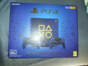 PLAYSTATION 4 SLIM W EDYCJI DAYS OF PLAY PUDEŁKO 